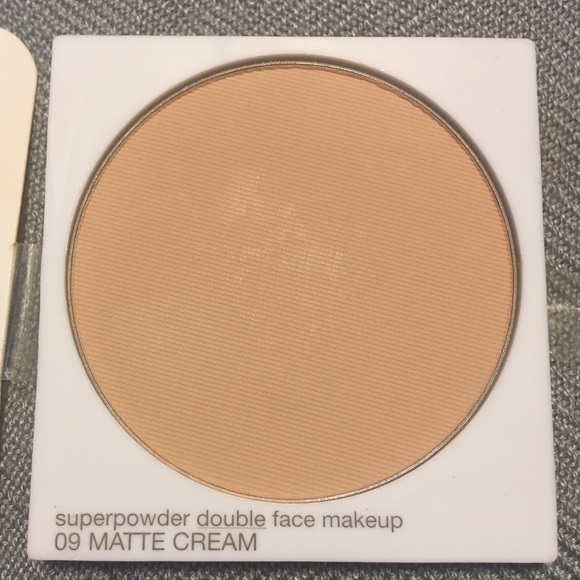 Clinique SuperPowder DoubleFace Powder Foundation - Picture 6 of 8